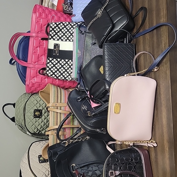 Please ❤️ to be notified when I go live!! - Picture 1 of 3